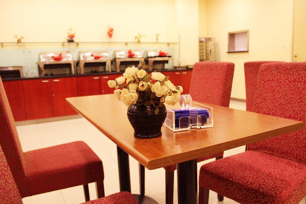 Hanting Express Kunming Yieryi Street Yunnan Normal University Branch Екстер'єр фото